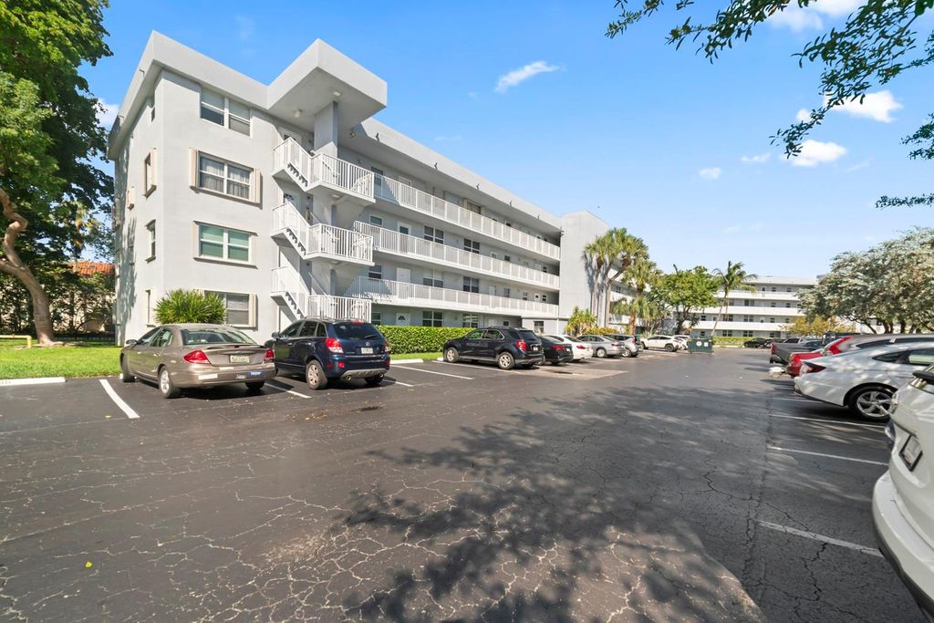 Photo of 113 Royal Park Drive #2c, Oakland Park, FL 33309 (MLS # F10546599)