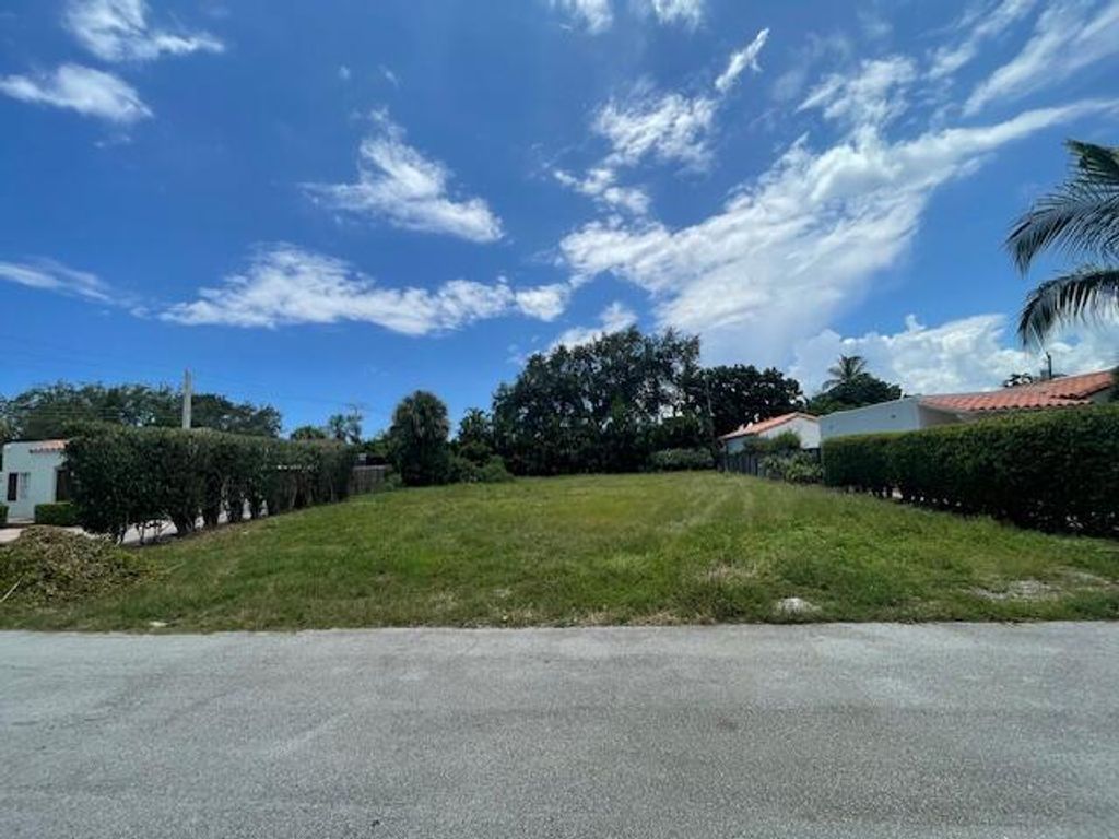 Photo of 218 NW 8th Street, Boca Raton, FL 33432 (MLS # R11140475)