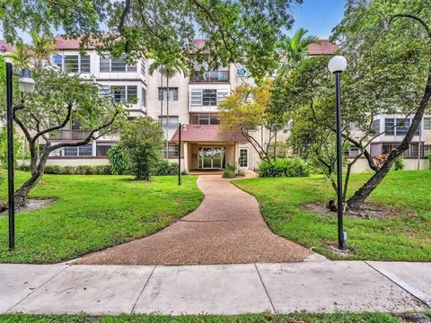1681 NW 70th Ave Unit 210, Plantation, FL MLS: F10489485