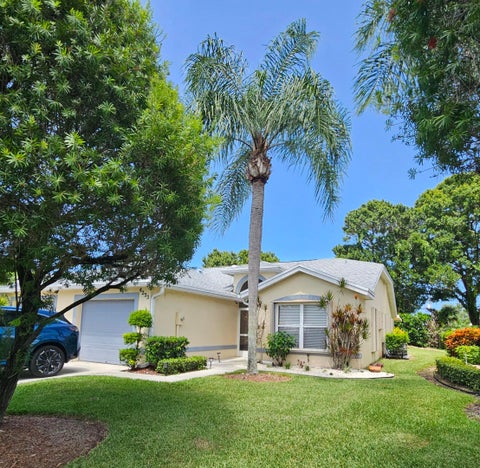 Photo of 4233 SE HOME Way, Port Saint Lucie, FL 34952 (MLS # B26052930)