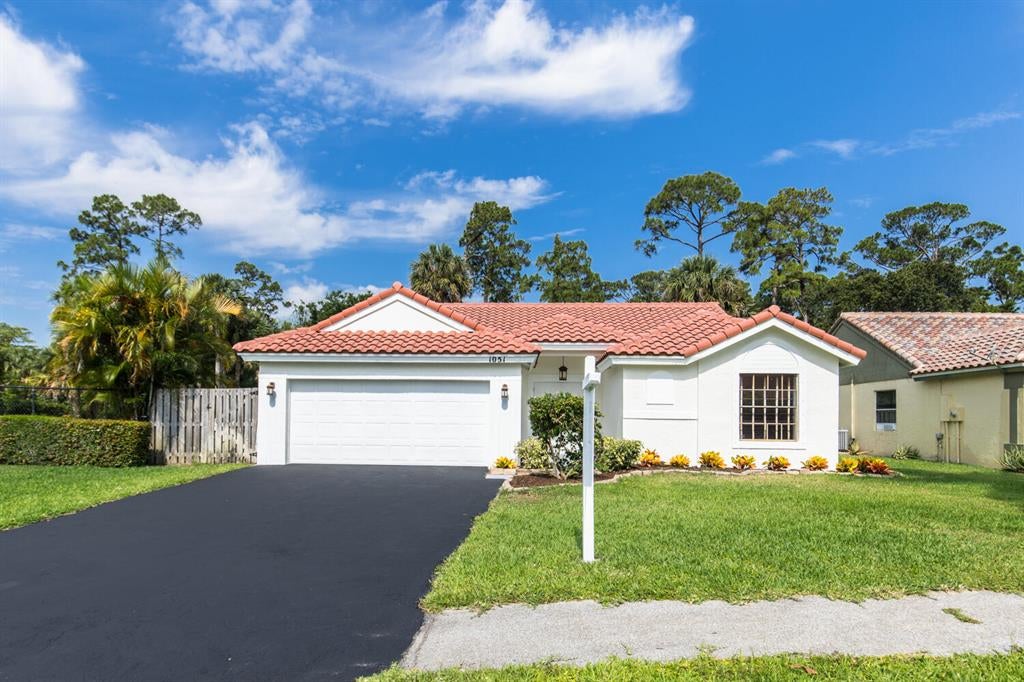 Photo of 1051 New Parkview Place, Haverhill, FL 33417 (MLS # R10800642)