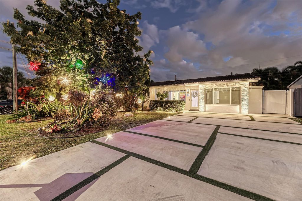 Photo of 44 NE 29th Street, Wilton Manors, FL 33334 (MLS # F10528739)
