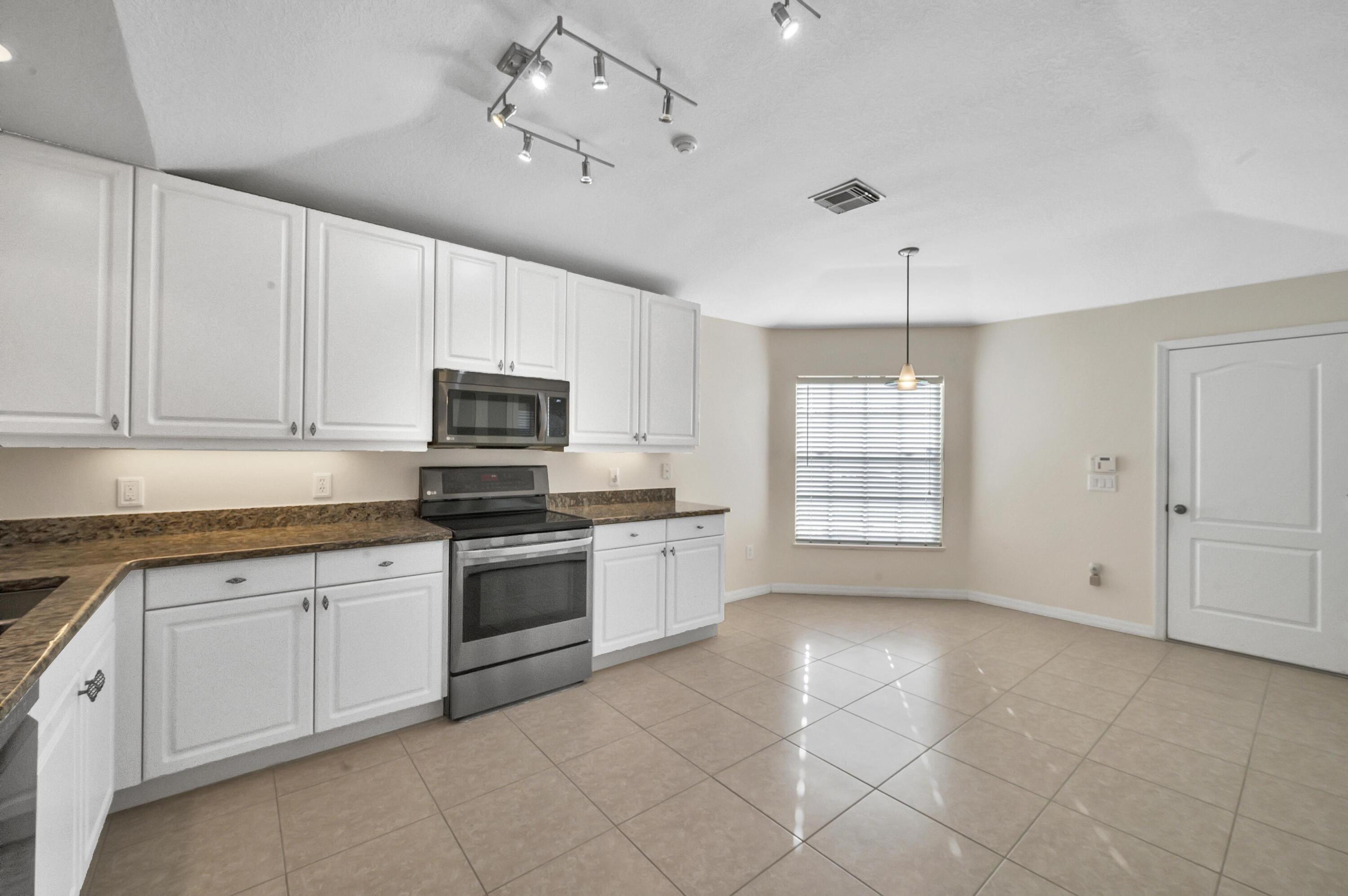 PORT ST LUCIE SECTION 33 - Residential Lease