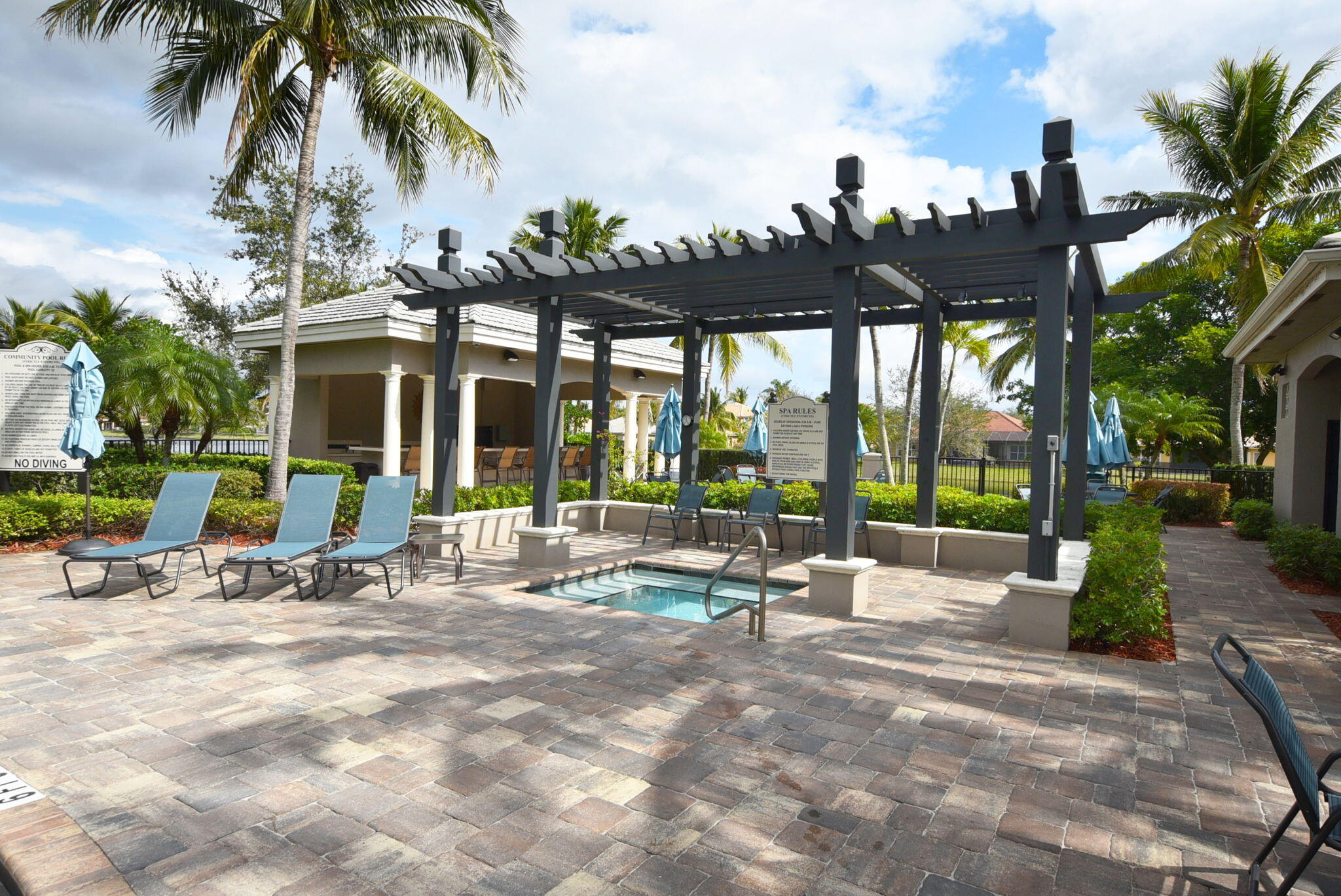 PARKLAND ISLES - Residential