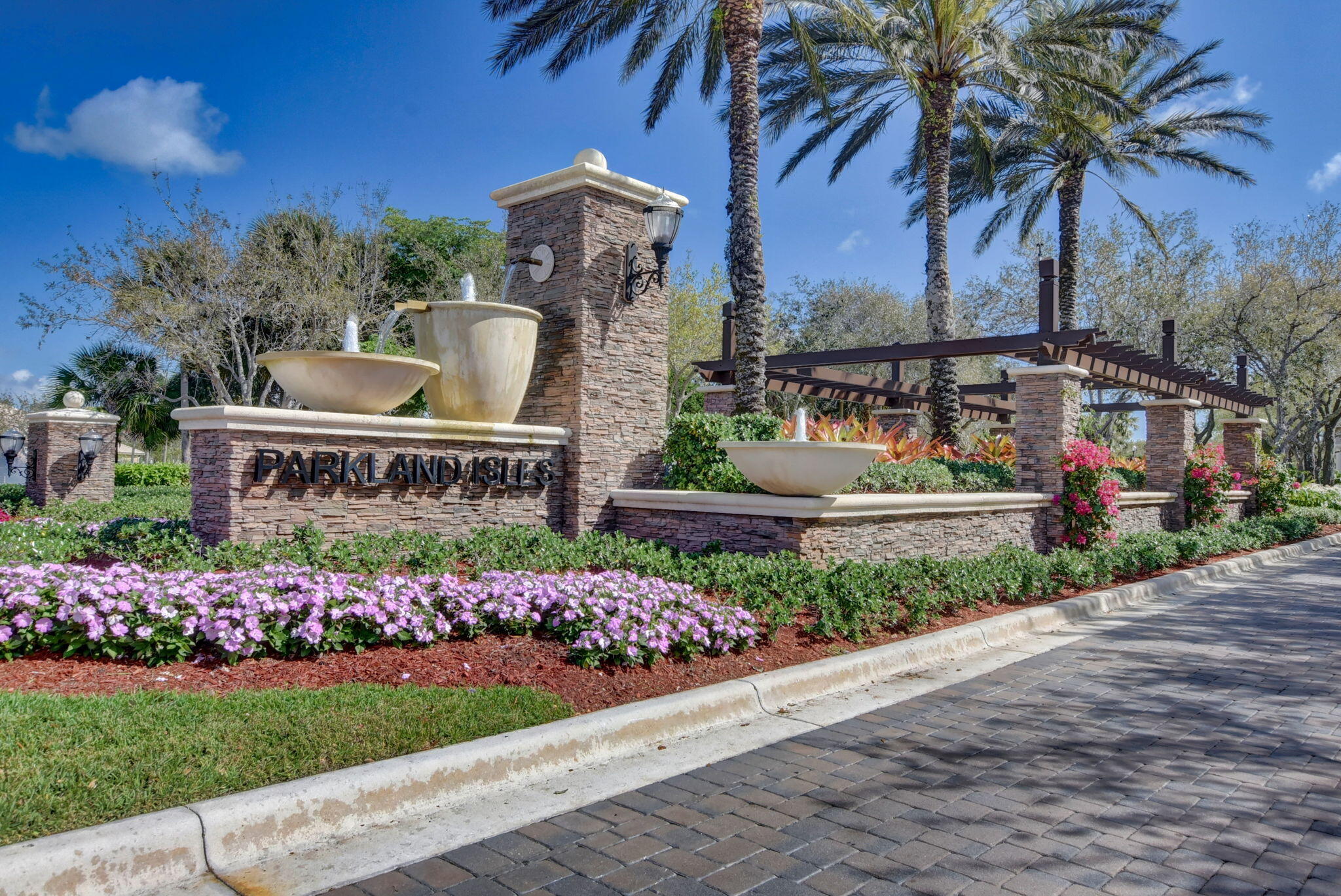 PARKLAND ISLES - Residential