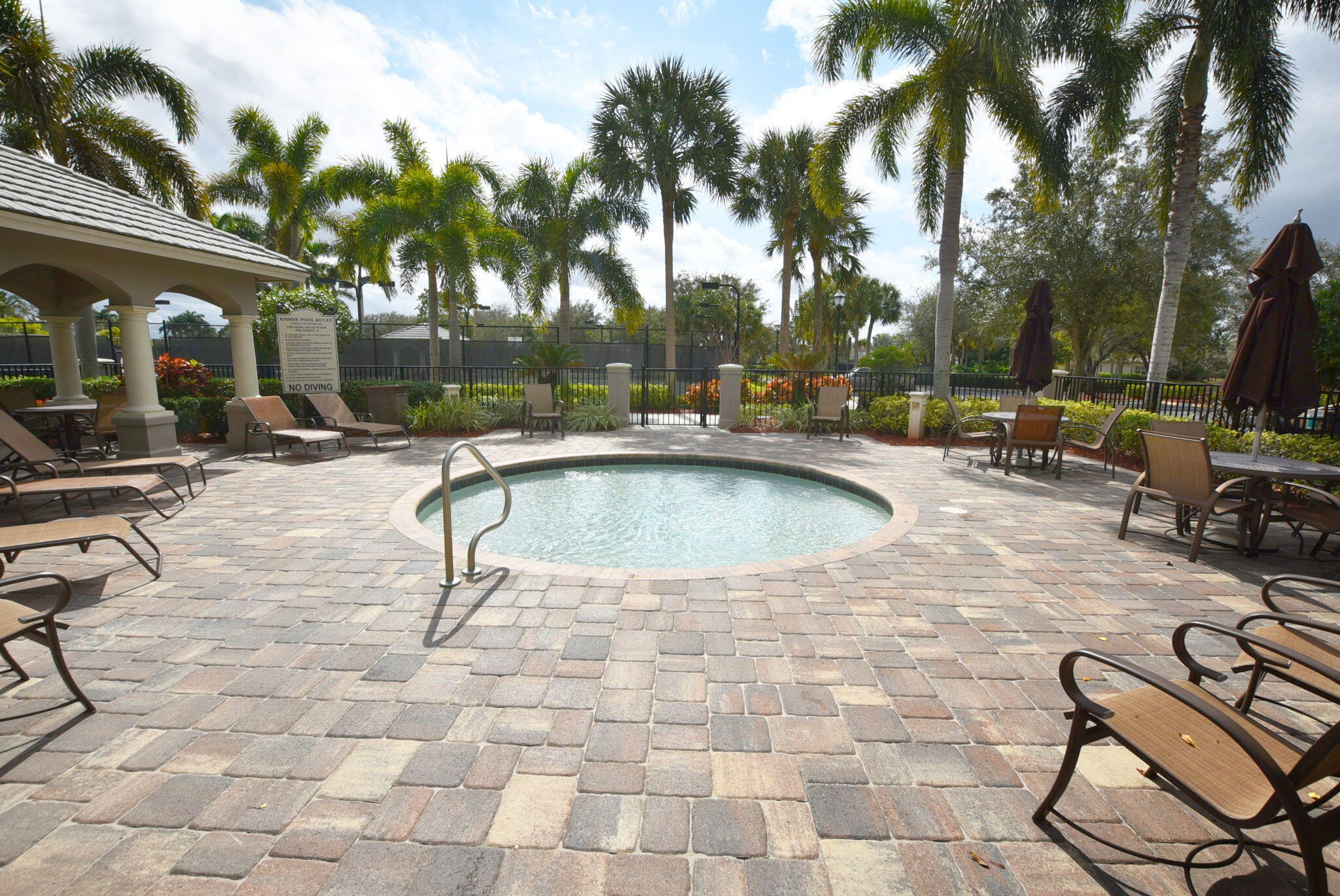 PARKLAND ISLES - Residential