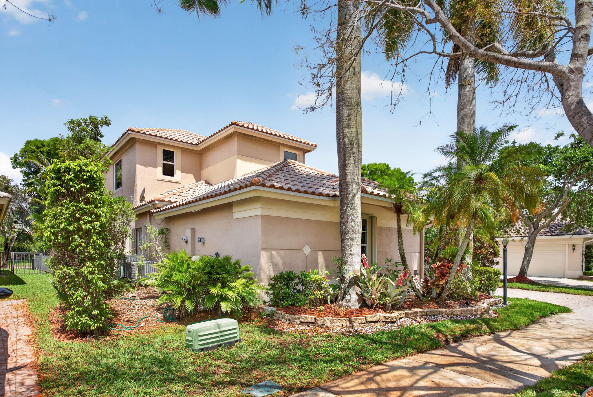 PARKLAND ISLES - Residential