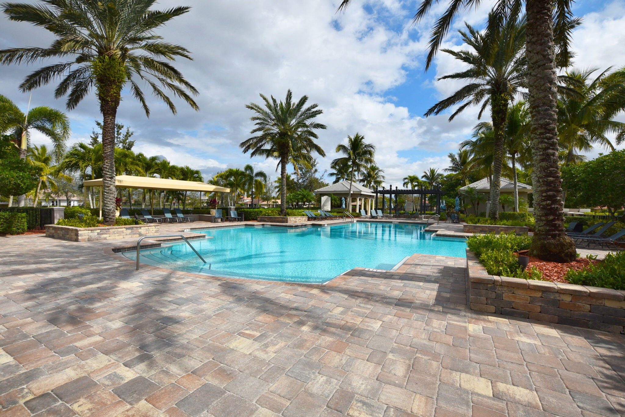 PARKLAND ISLES - Residential