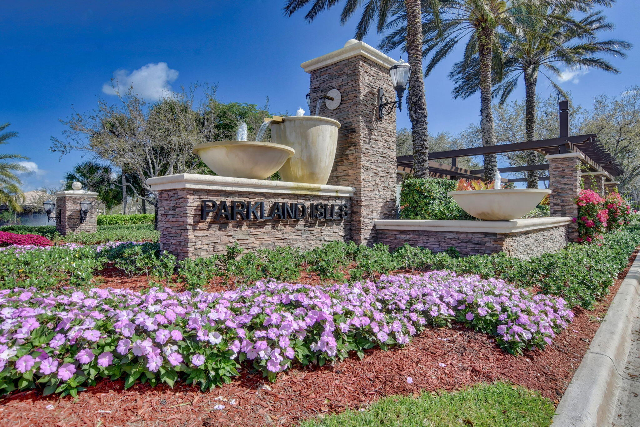 PARKLAND ISLES - Residential