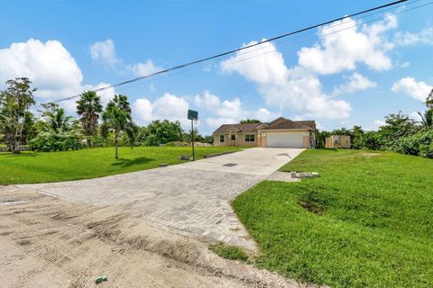 A home in Loxahatchee