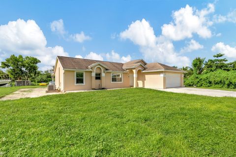 A home in Loxahatchee