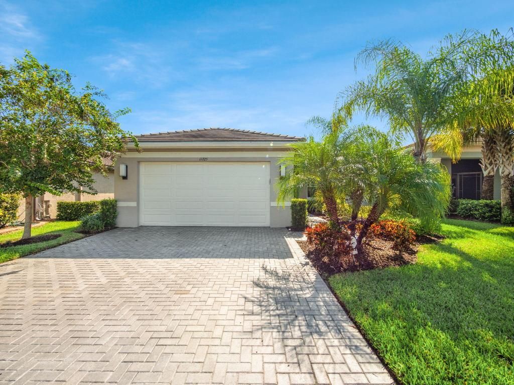 Photo of 11725 SW Brighton Falls Drive, Port Saint Lucie, FL 34987 (MLS # R11127849)