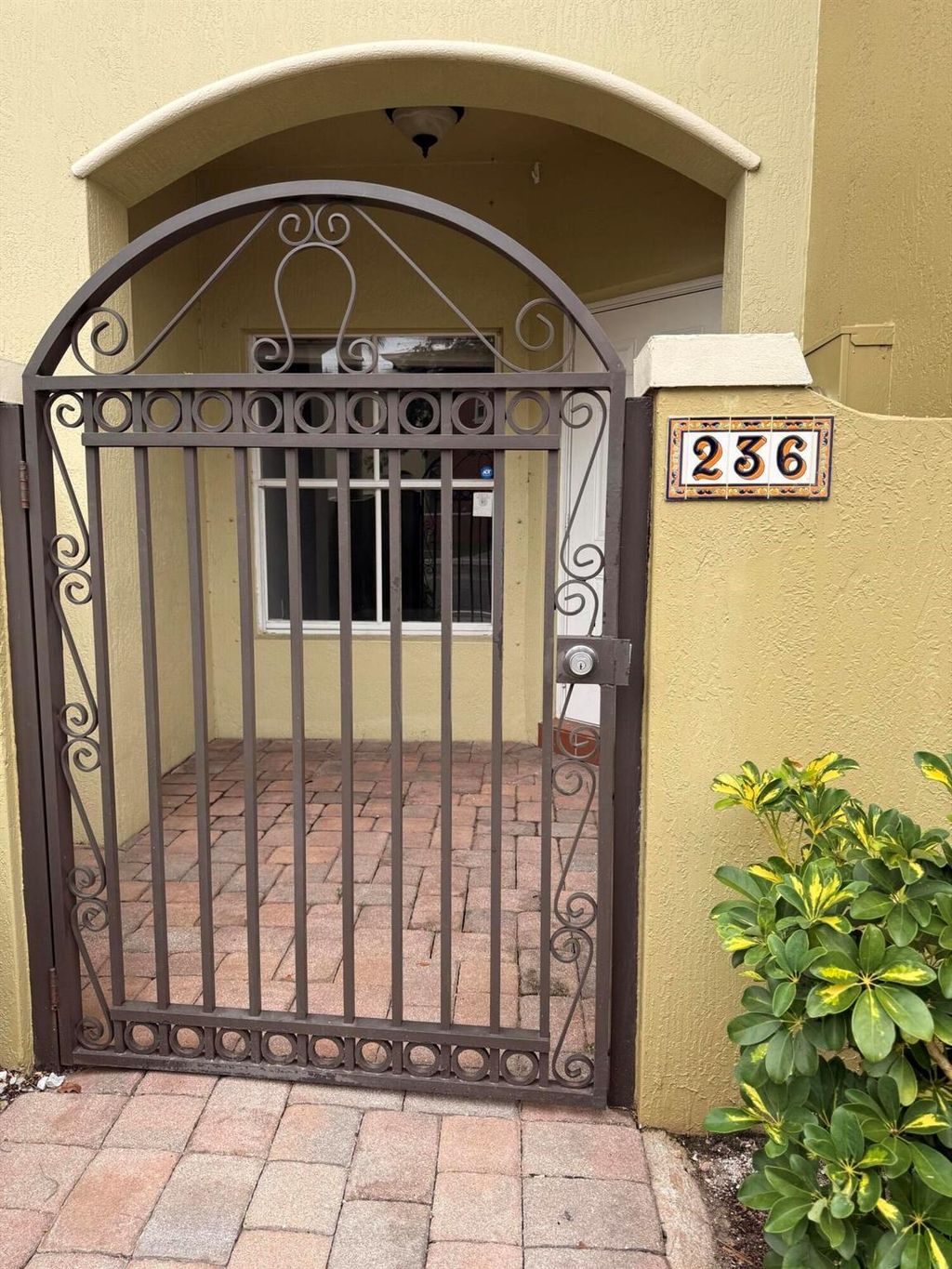 Photo of 236 Lake Monterey Circle, Boynton Beach, FL 33426 (MLS # R11096399)