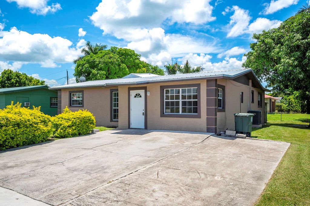Photo of 612 SW 11th Street, Belle Glade, FL 33430 (MLS # R11007403)