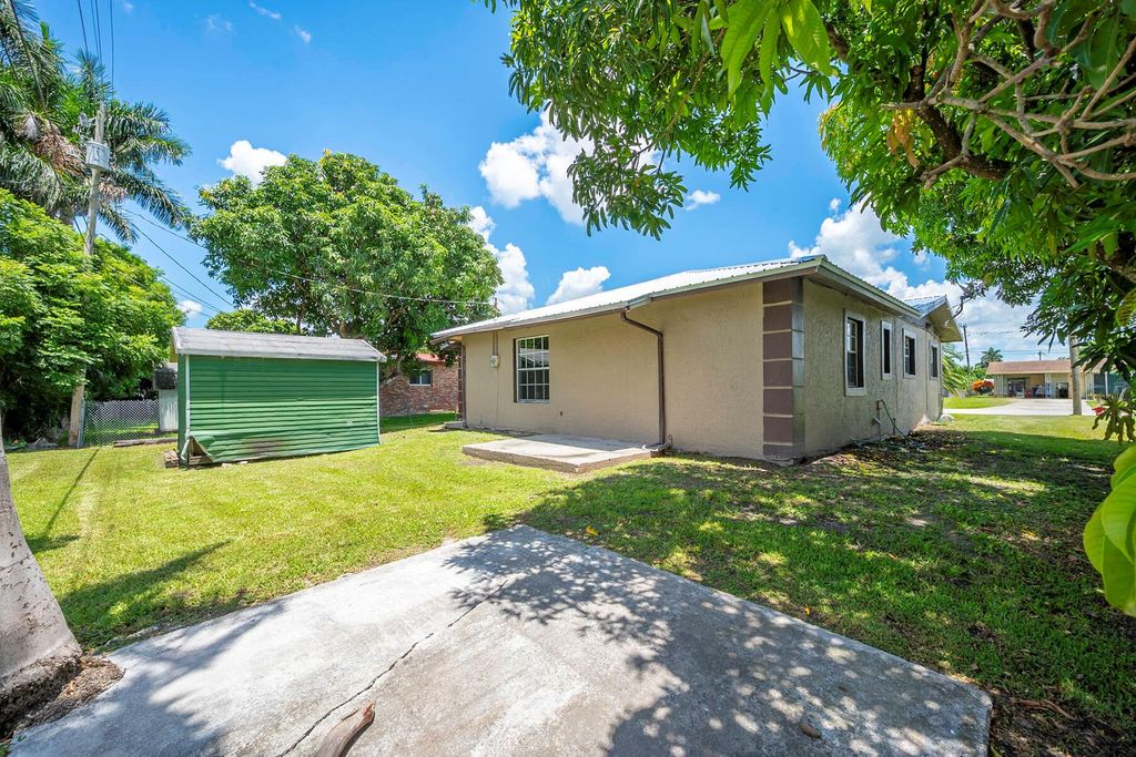 Photo of 612 SW 11th Street, Belle Glade, FL 33430 (MLS # R11007403)
