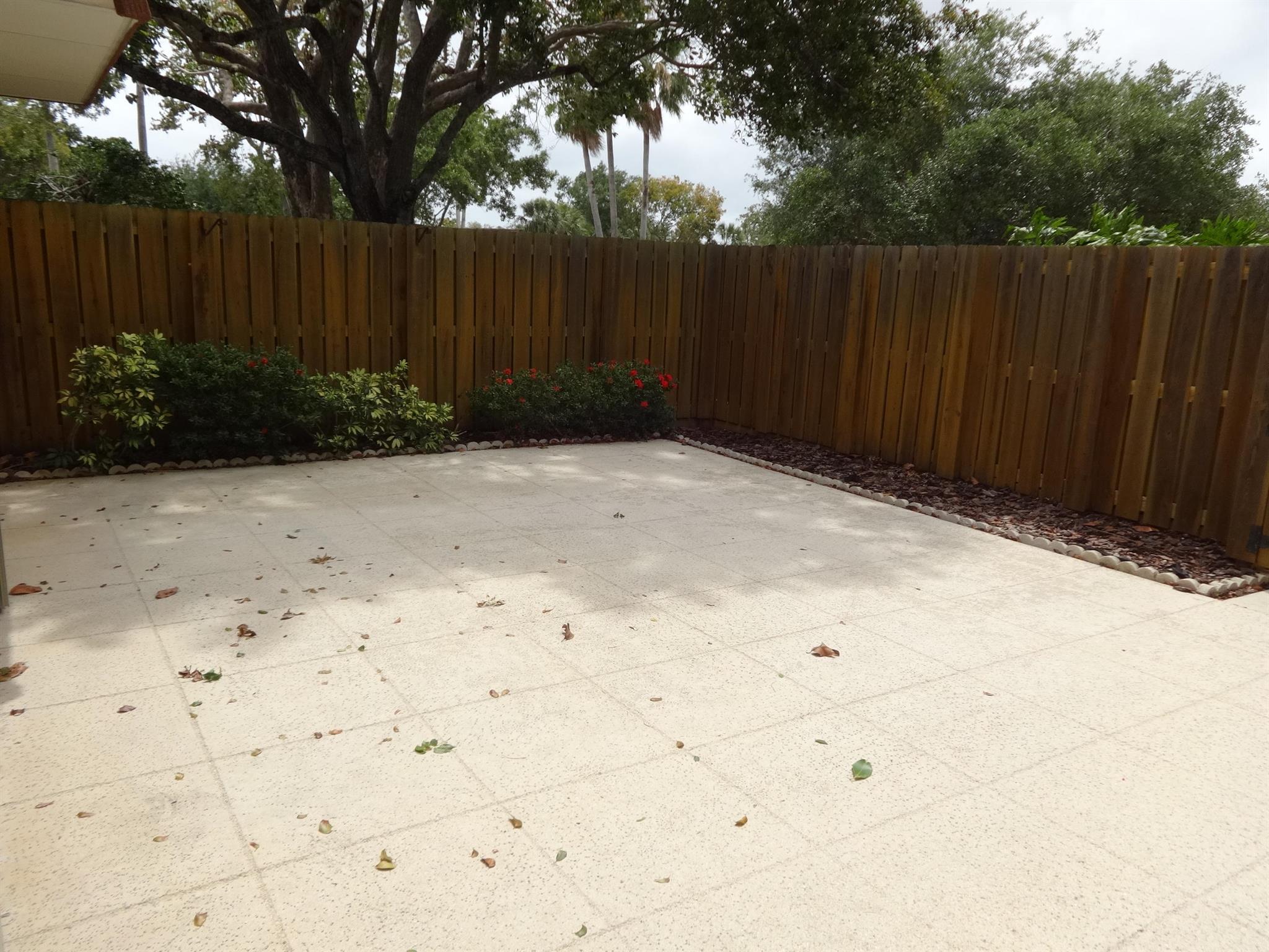 RIVER - Residential Lease