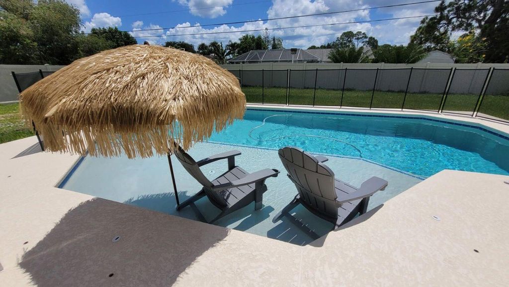 Photo of 365 NW Hibiscus Street, Port Saint Lucie, FL 34983 (MLS # B26005525)