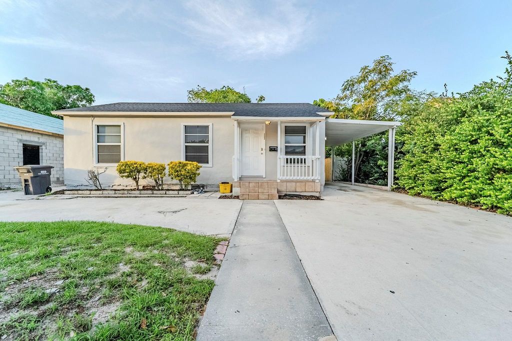 Photo of 722 Forest Hill Boulevard, West Palm Beach, FL 33405 (MLS # F10516610)