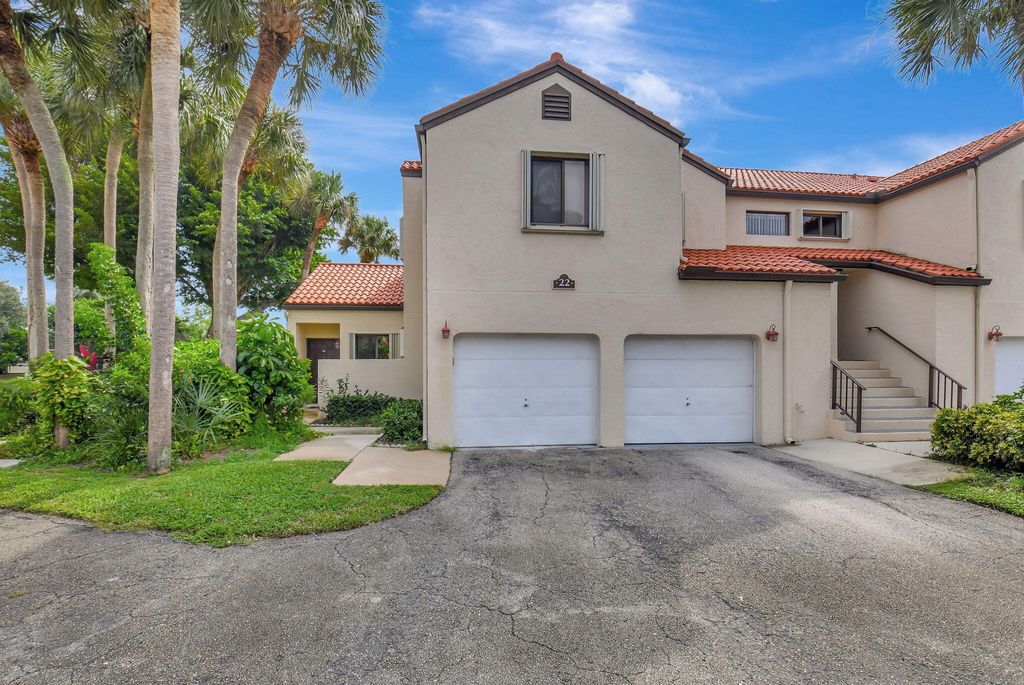 Photo of 22 Via De Casas Sur #101, Boynton Beach, FL 33426 (MLS # R11047841)