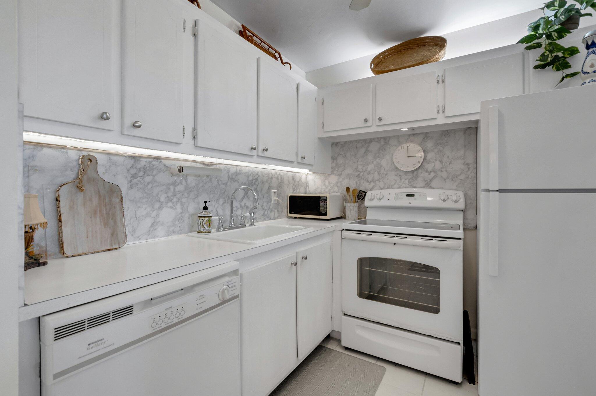4030 Durham B, Deerfield Beach, FL, 33442/$140,000 1 4030 Durham B