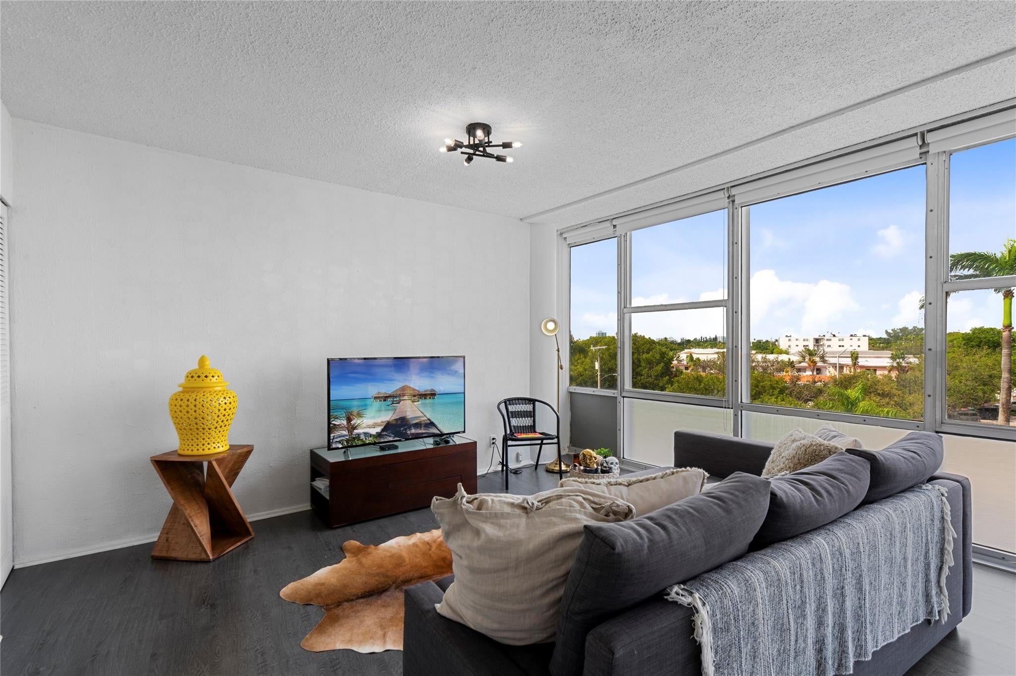 900 Bay Drive 303