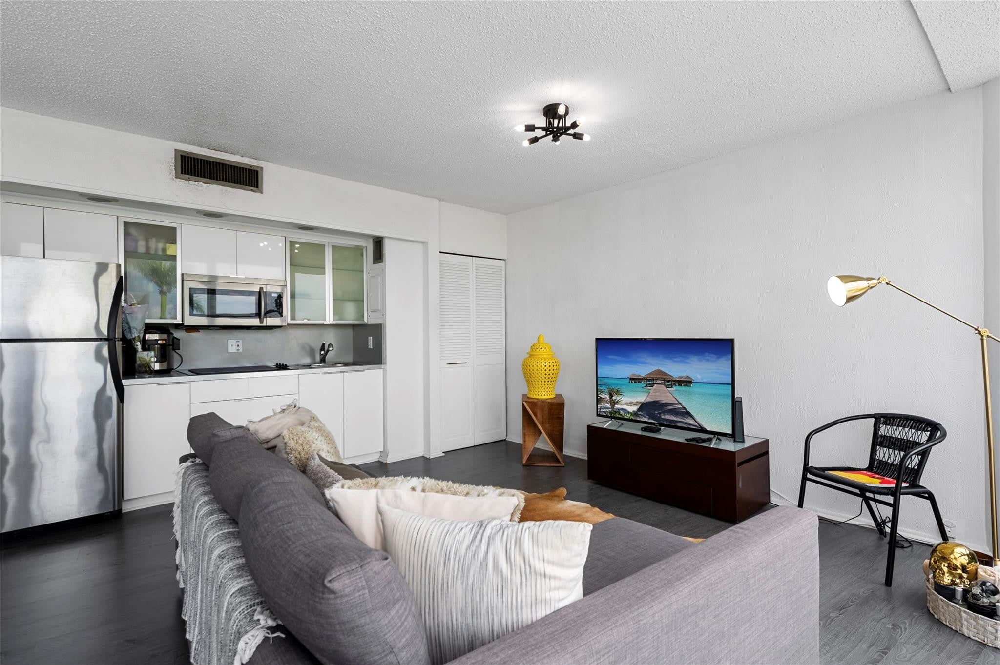 900 Bay Drive 303