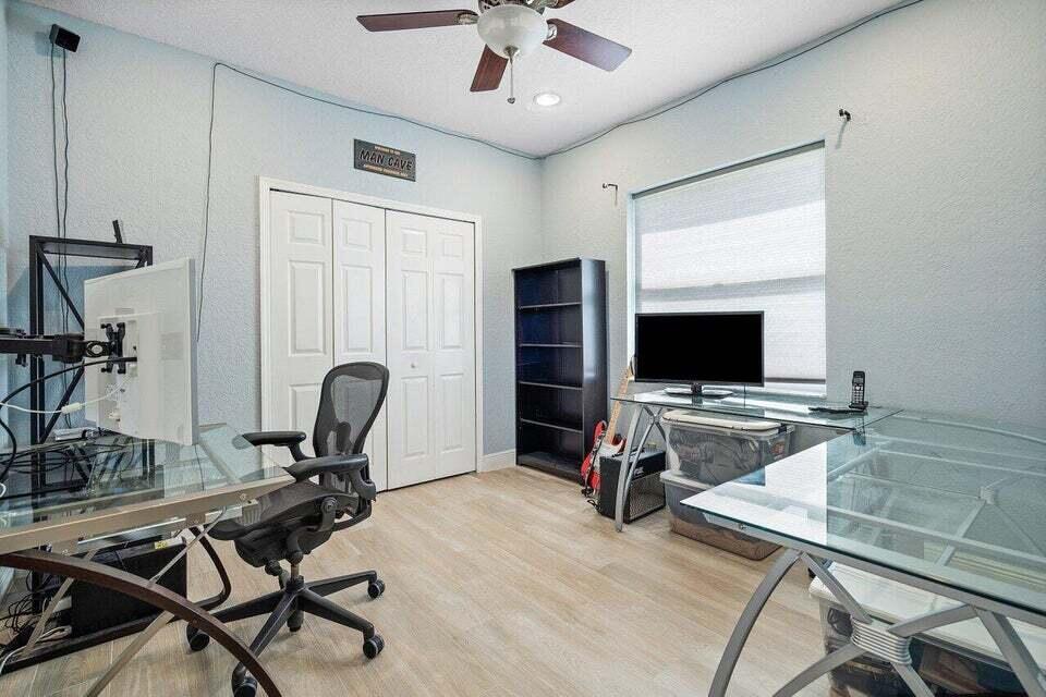 BOCA FALLS PAR J - Residential Lease