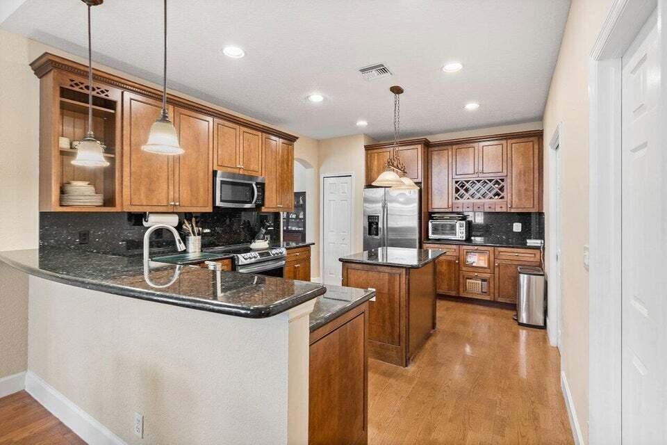 BOCA FALLS PAR J - Residential Lease