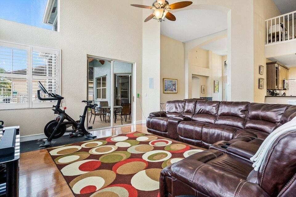 BOCA FALLS PAR J - Residential Lease