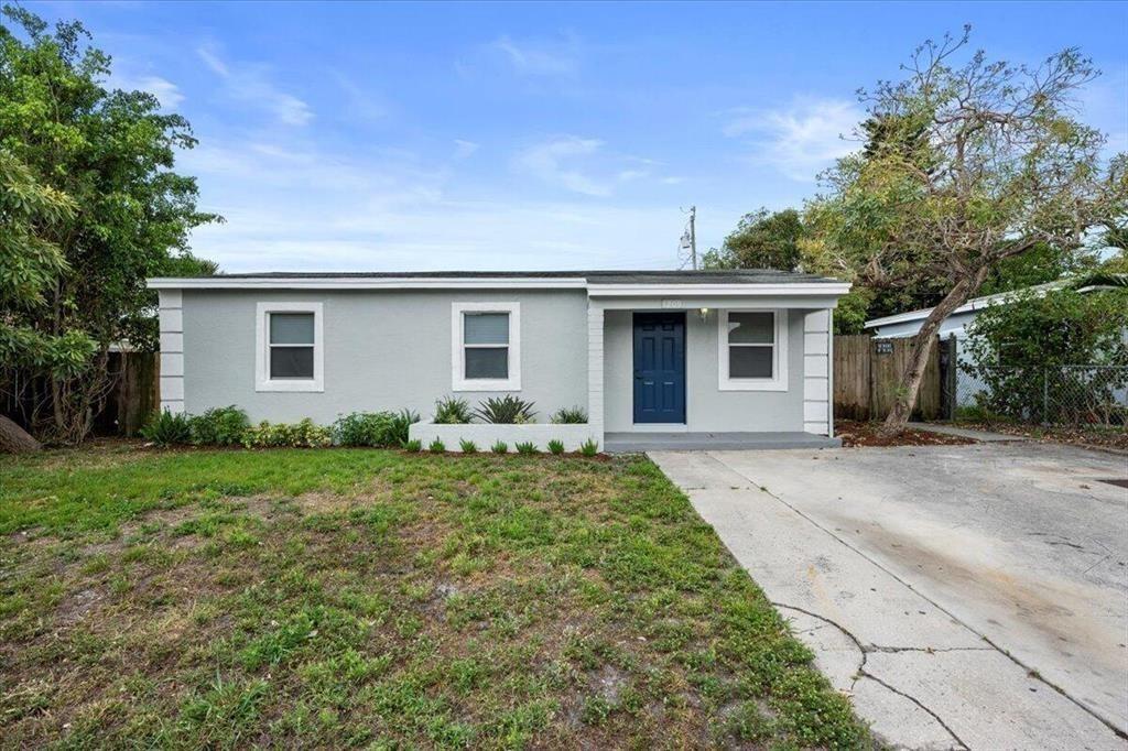 WHISPERING PALMS 5 - Residential