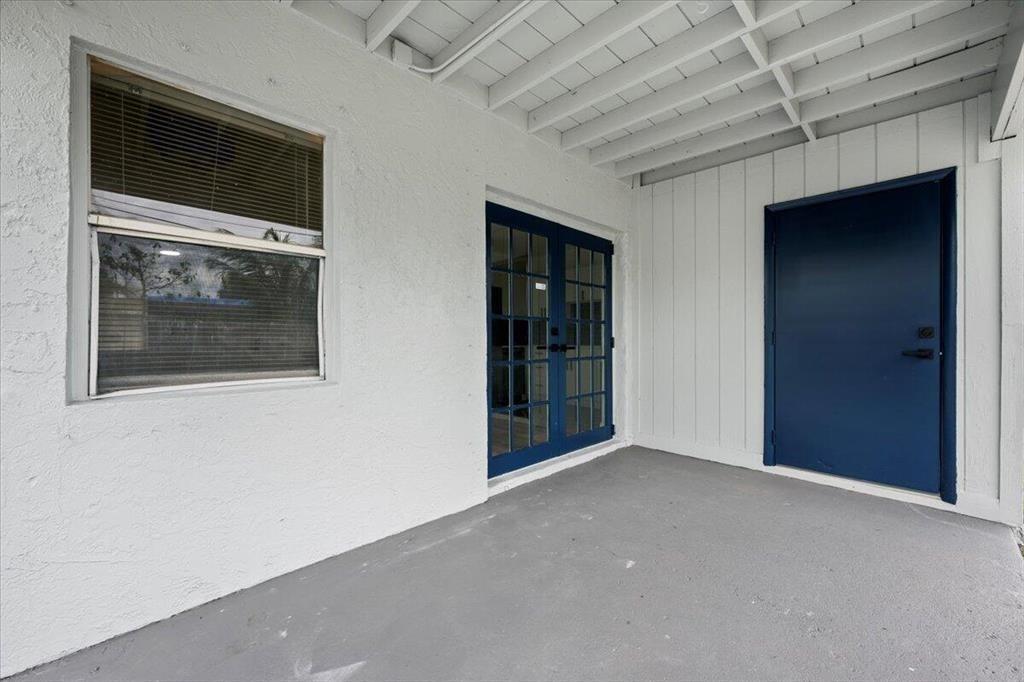 WHISPERING PALMS 5 - Residential