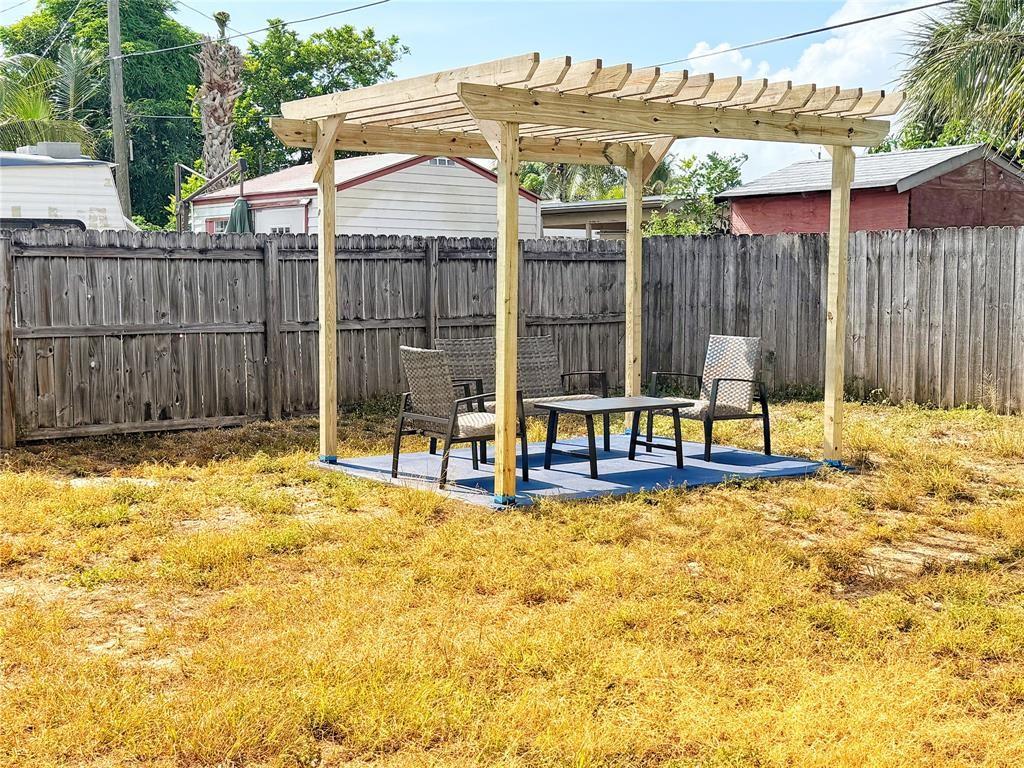 WHISPERING PALMS 5 - Residential