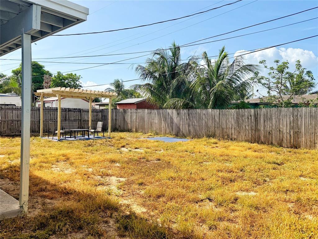 WHISPERING PALMS 5 - Residential