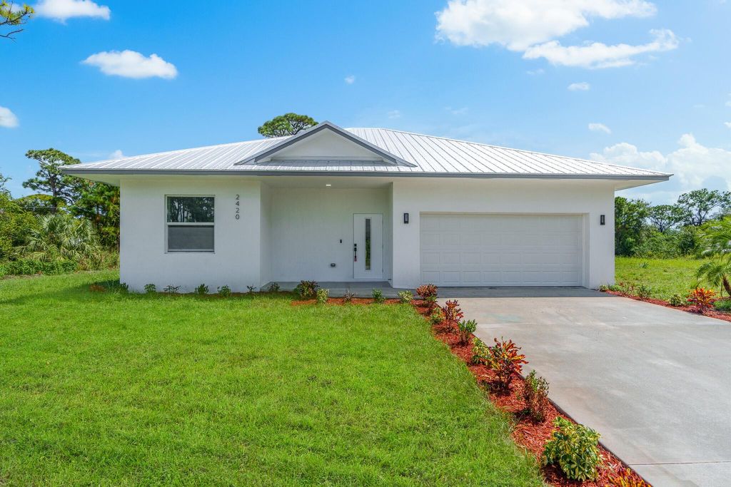 Photo of 2420 Mohawk Avenue, Fort Pierce, FL 34946 (MLS # R10894513)