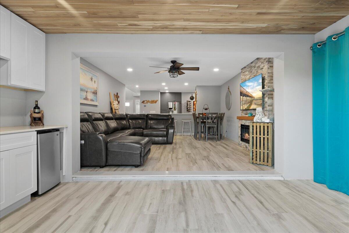 MARINERS COVE 1 - Residential Lease