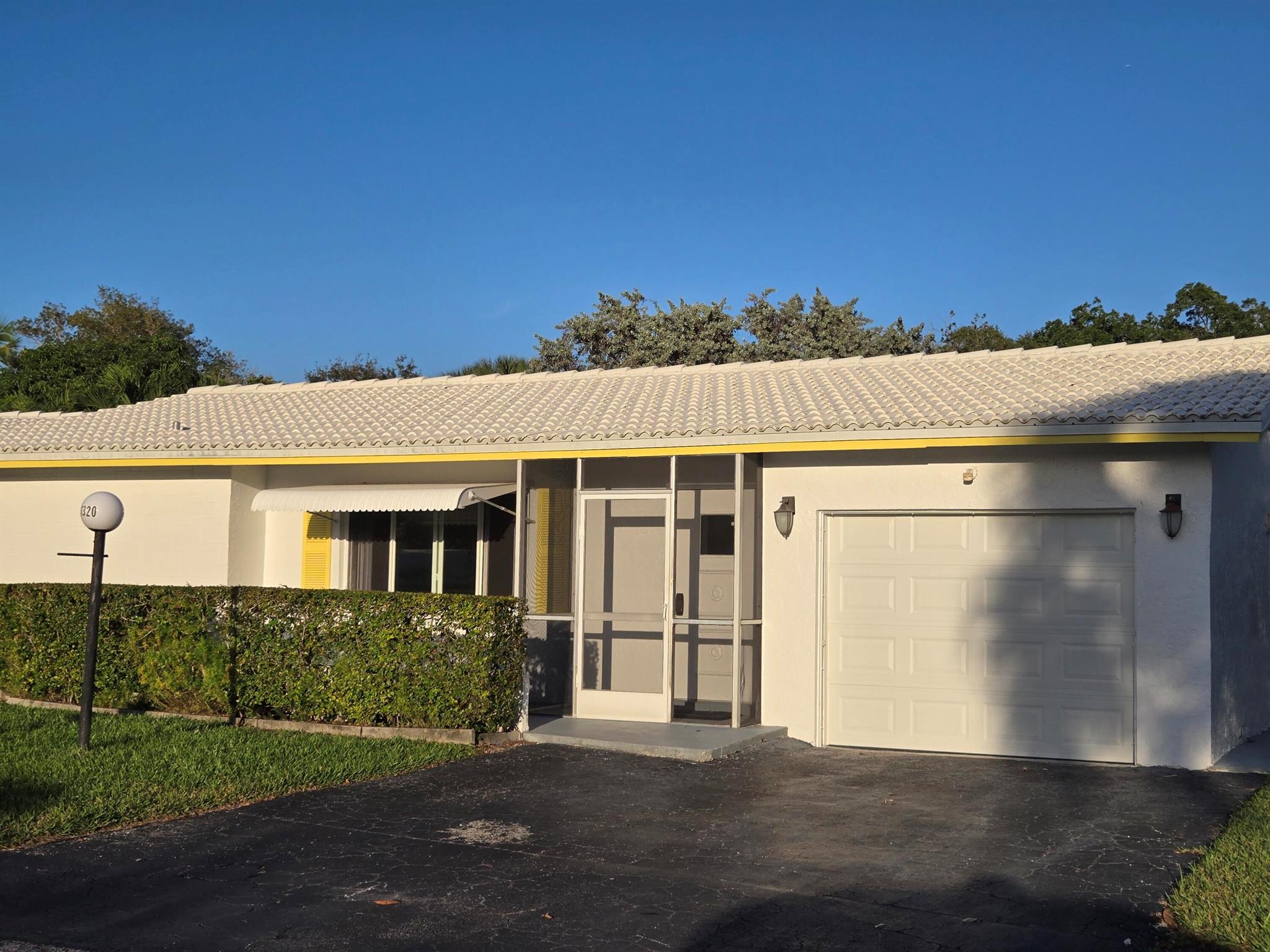 LAUDERDALE WEST - Residential Lease