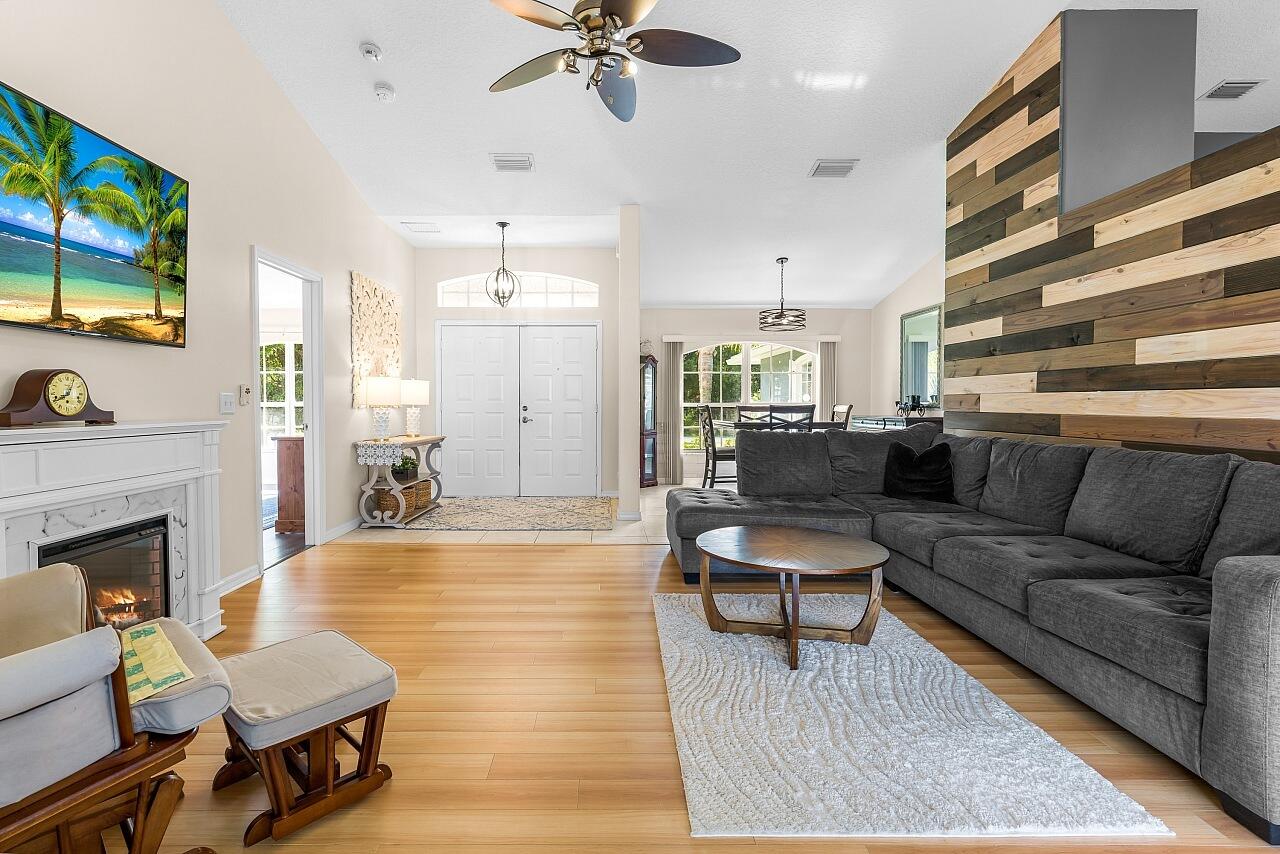 VERO LAKE ESTATES UNIT A - Residential