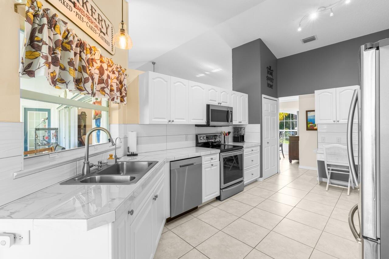 VERO LAKE ESTATES UNIT A - Residential