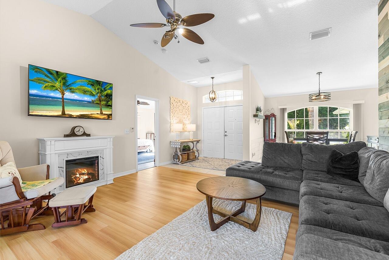 VERO LAKE ESTATES UNIT A - Residential