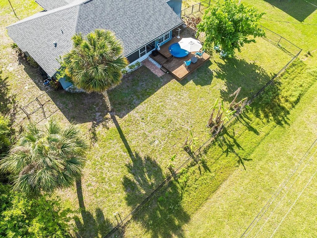 Photo of 8755 91st Avenue, Vero Beach, FL 32967 (MLS # B26011290)