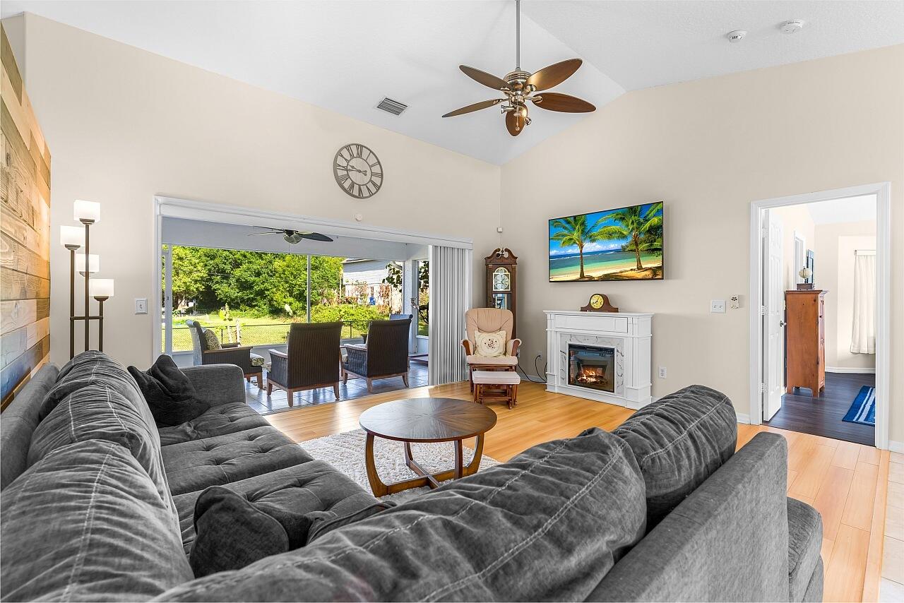 VERO LAKE ESTATES UNIT A - Residential