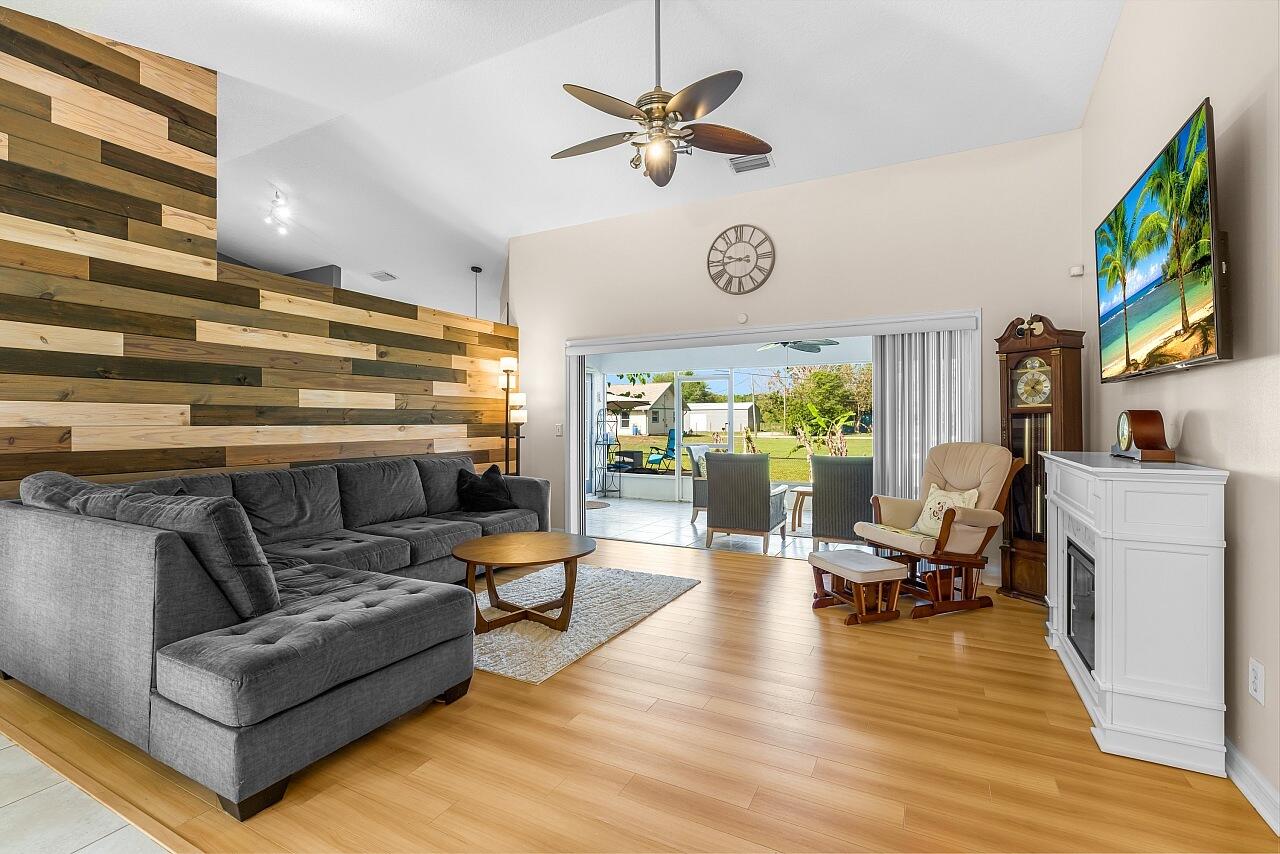 VERO LAKE ESTATES UNIT A - Residential