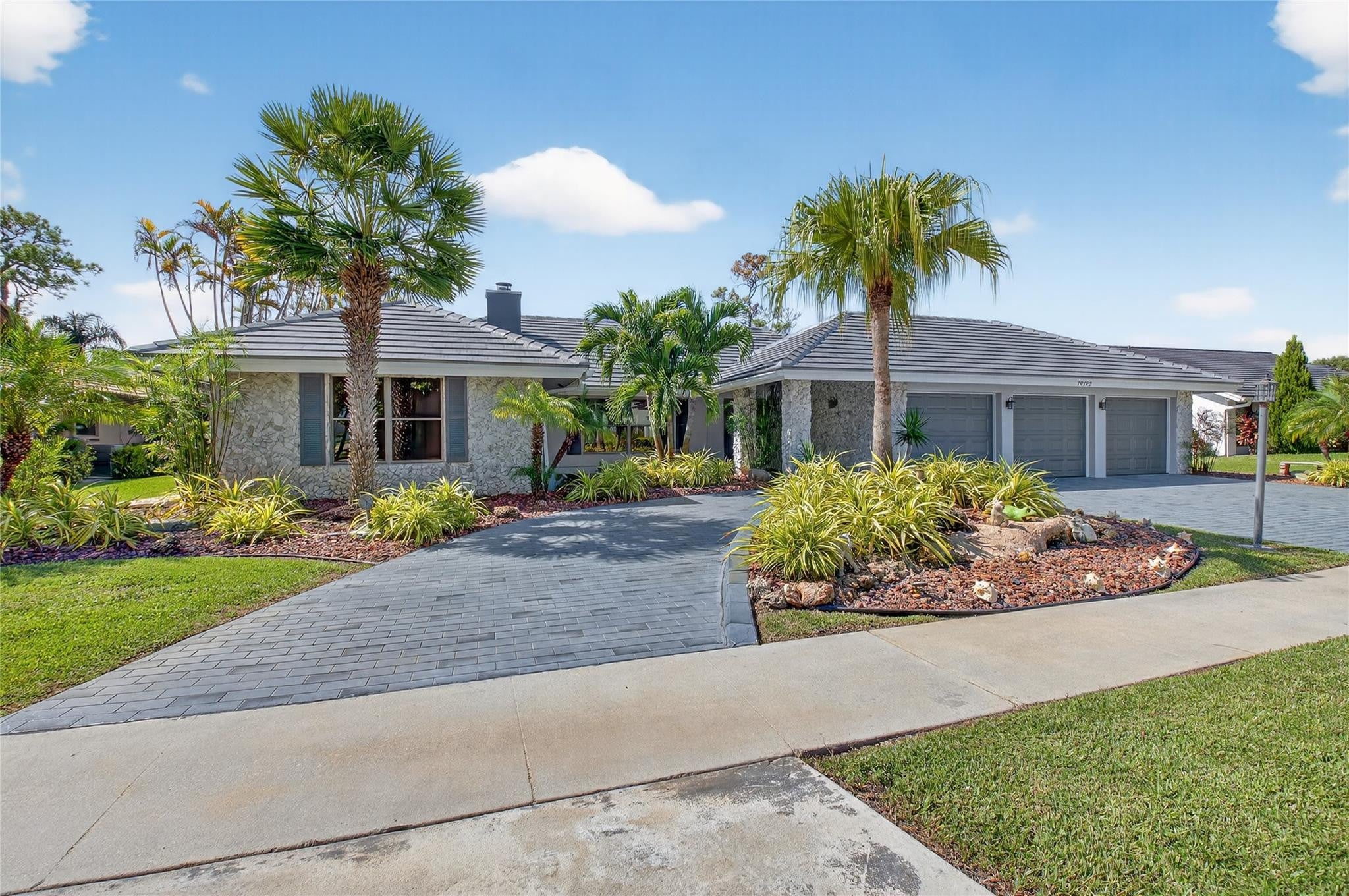 10182 Boca Woods Lane