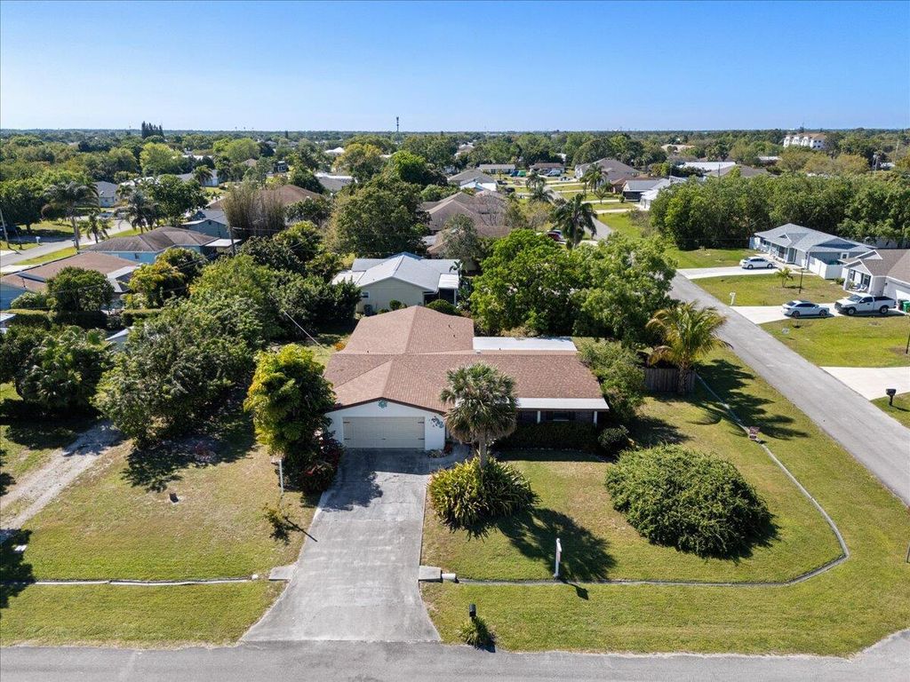 Photo of 476 SW Byron Street, Port Saint Lucie, FL 34983 (MLS # R11068994)