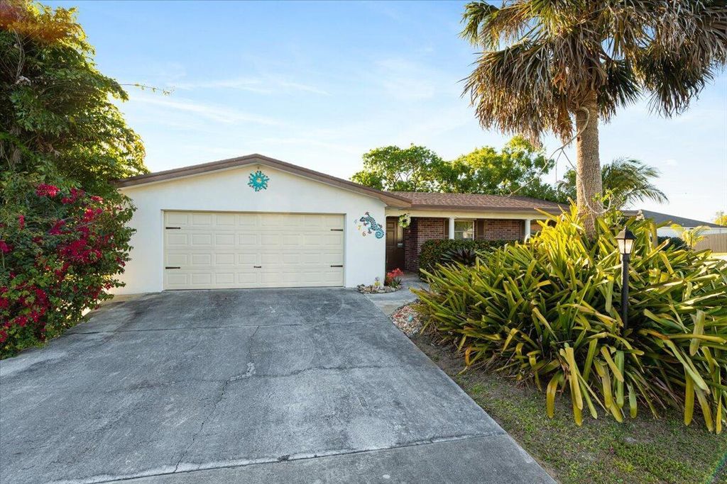 Photo of 476 SW Byron Street, Port Saint Lucie, FL 34983 (MLS # R11068994)