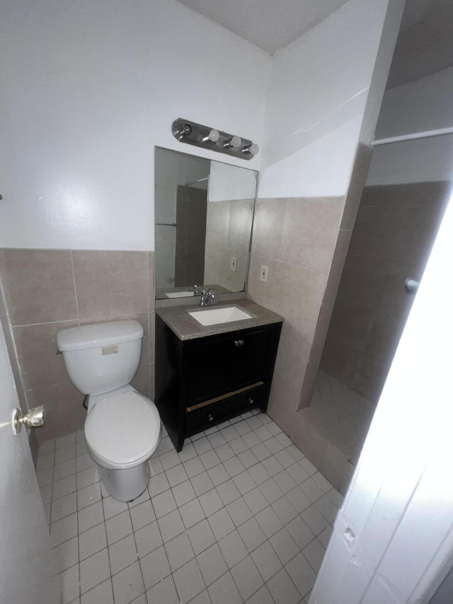 CASTLEWOOD - Residential Lease