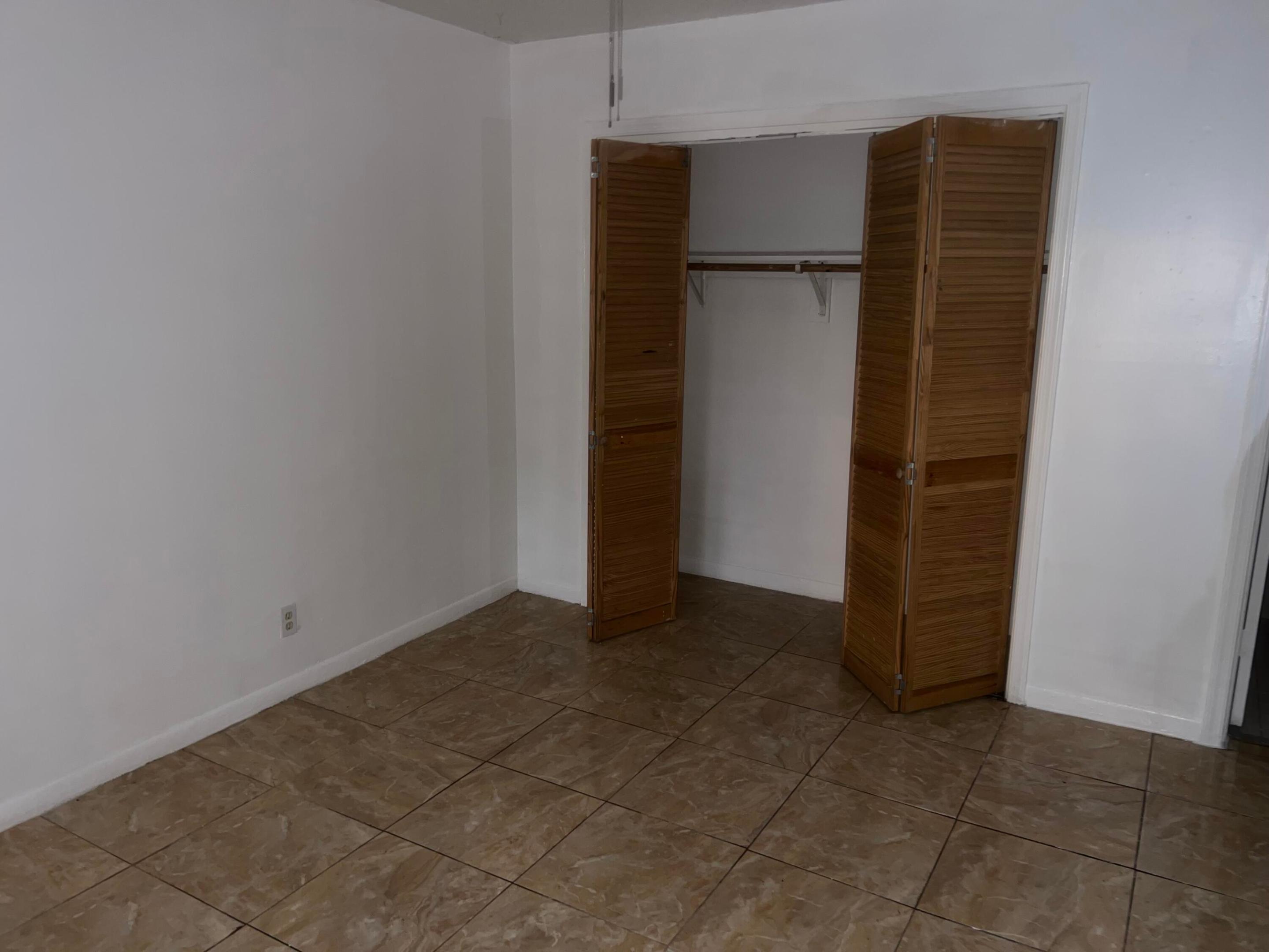 CASTLEWOOD - Residential Lease