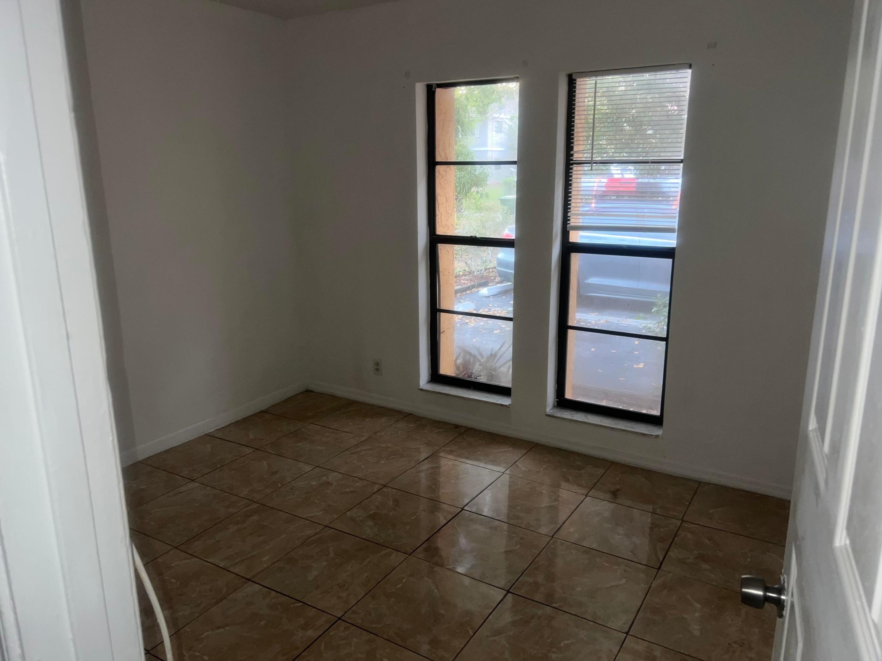 CASTLEWOOD - Residential Lease