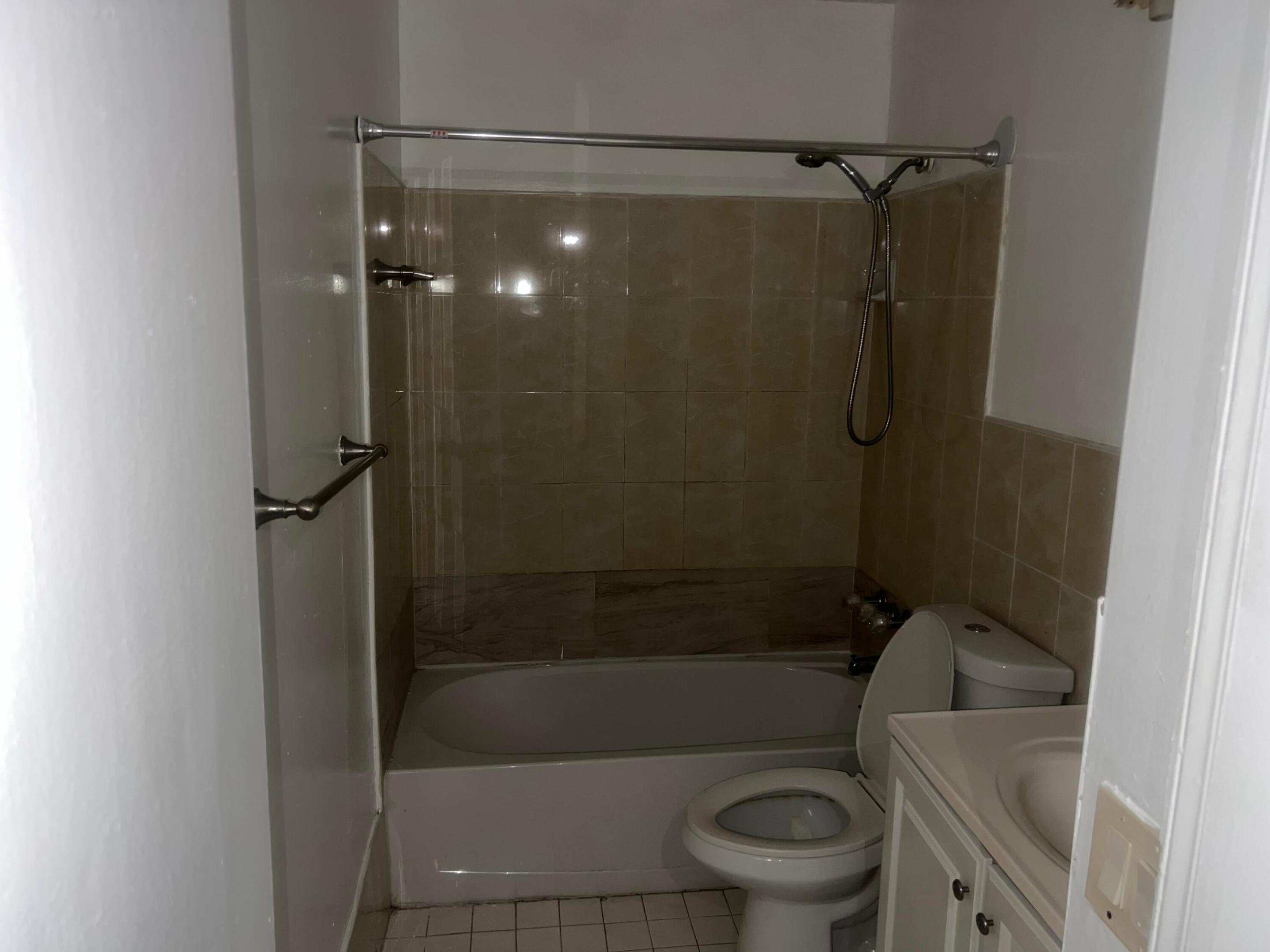 CASTLEWOOD - Residential Lease