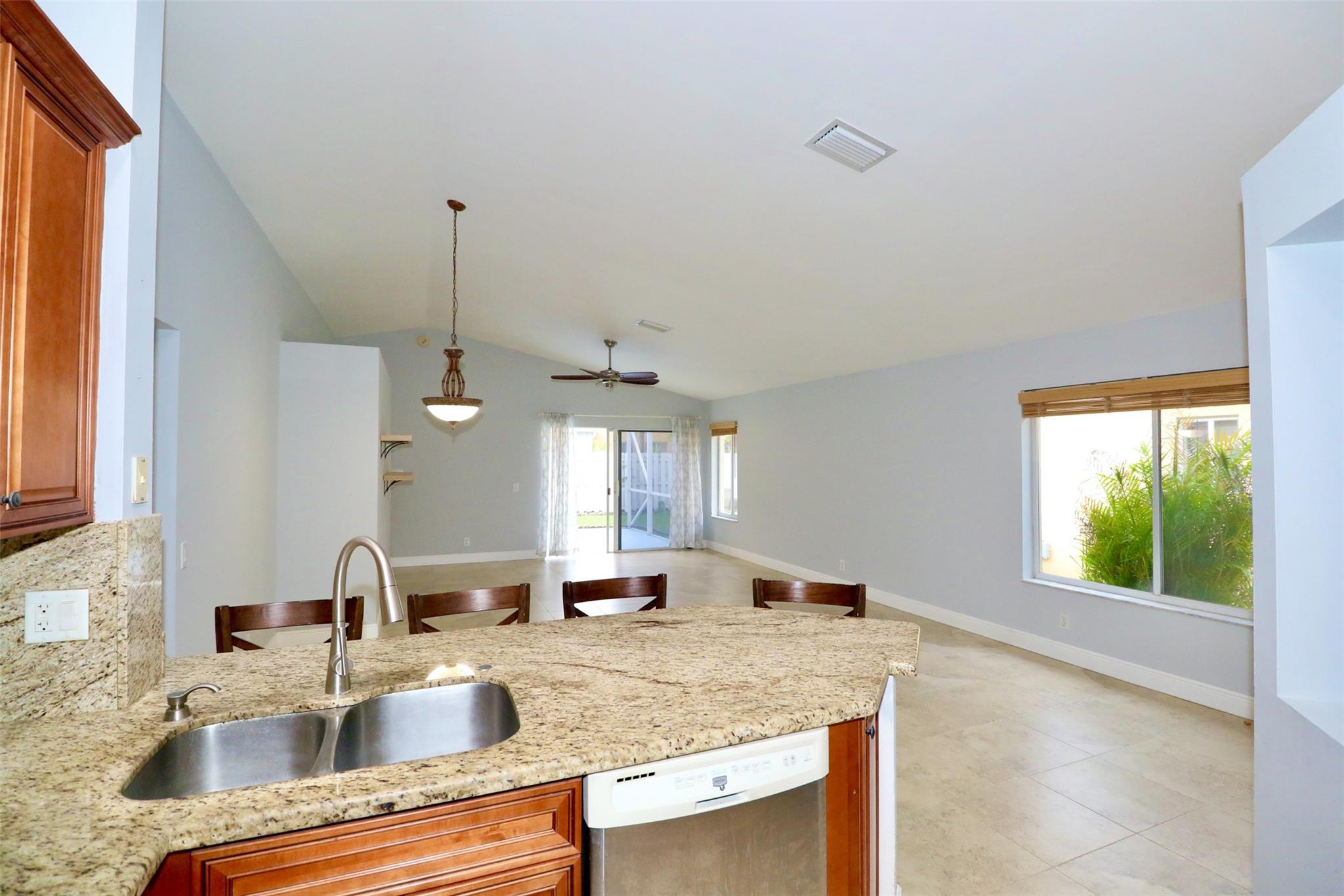 SECTORS 3 & 4 BOUNDARY PL - Residential Lease